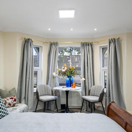 לונדון Leamington Park Studio With Parking מראה חיצוני תמונה